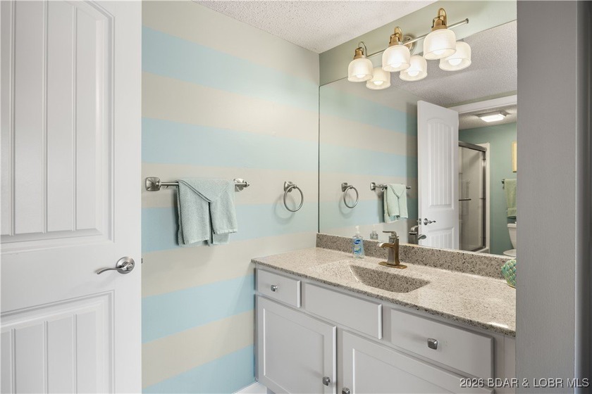 Enjoy lake life at its finest in this beautifully styled 3-bed - photo 18