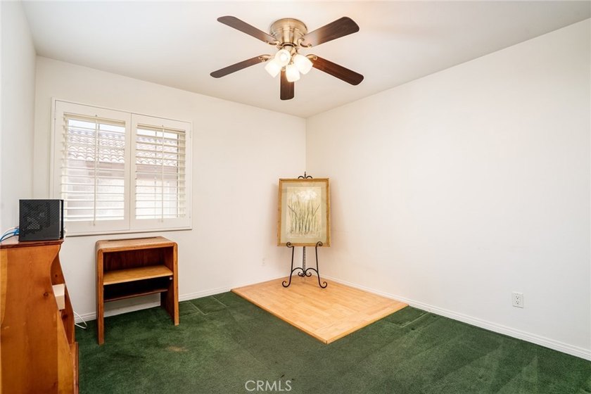 Dramatic ceilings, ocular and arched transom windows, walk-in - photo 20