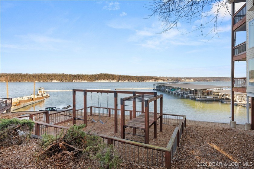 Enjoy lake life at its finest in this beautifully styled 3-bed - photo 27