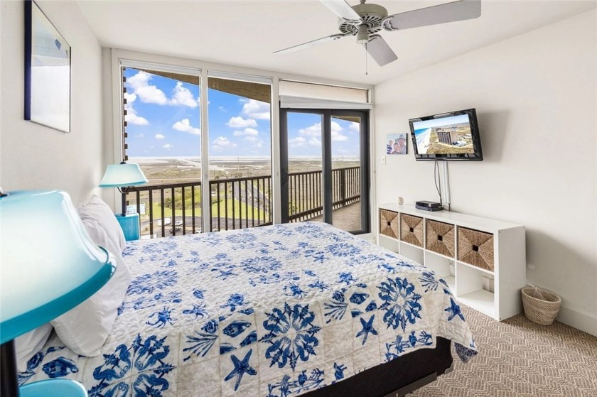 Beachfront Condo Beauty! Looking for beachfront condo with - photo 30