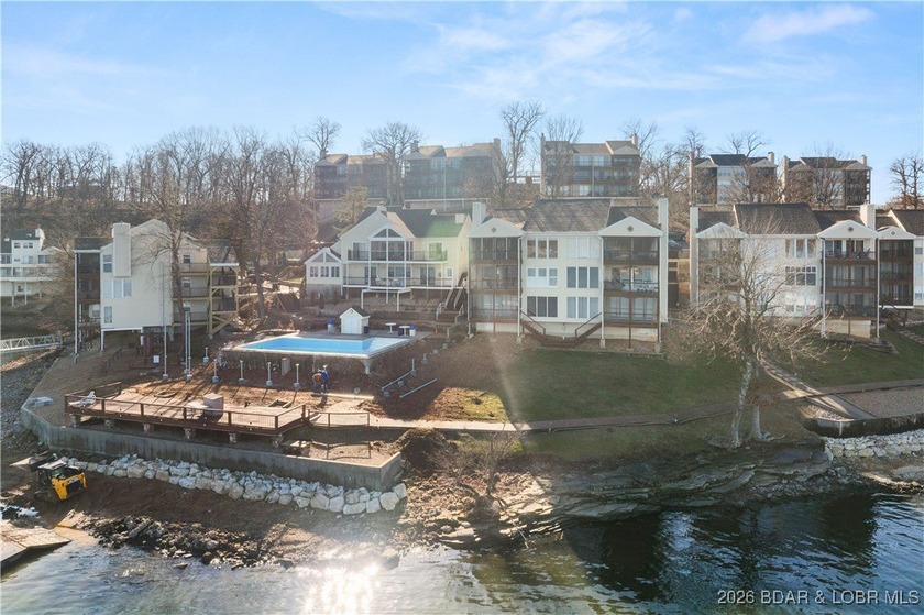 Enjoy lake life at its finest in this beautifully styled 3-bed - photo 31