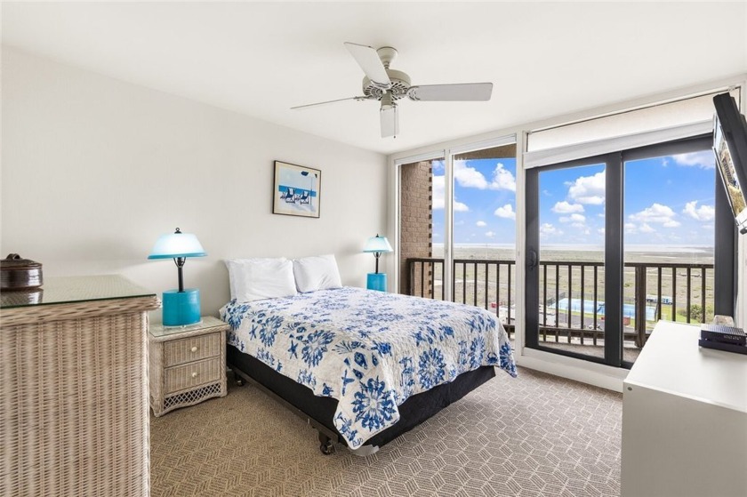 Beachfront Condo Beauty! Looking for beachfront condo with - photo 31