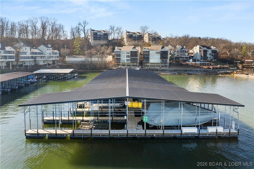Enjoy lake life at its finest in this beautifully styled 3-bed - photo 34