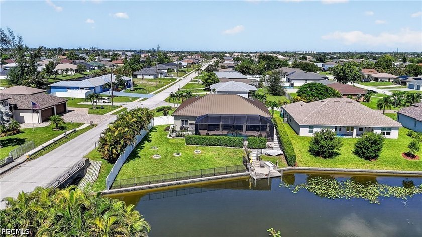 **Stunning, Meticulously Maintained Pool Home with Dock on - photo 3
