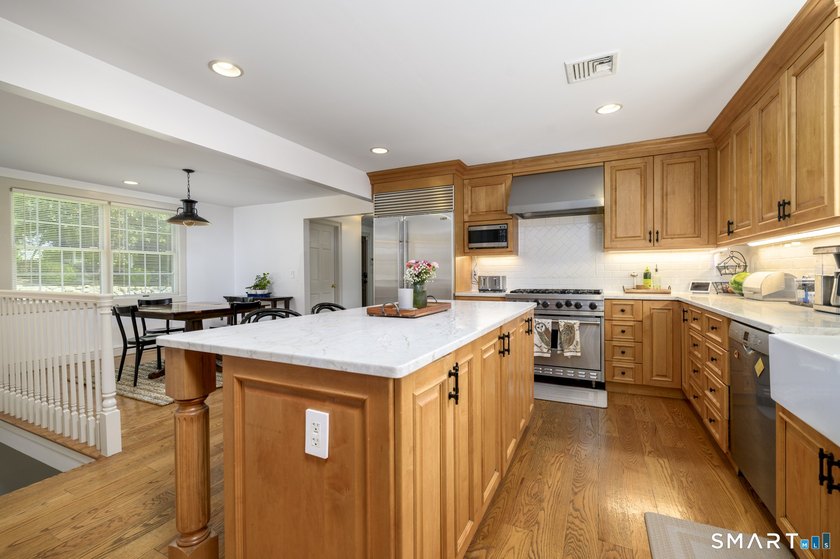 Welcome to this sun-filled ranch offering breathtaking - photo 12