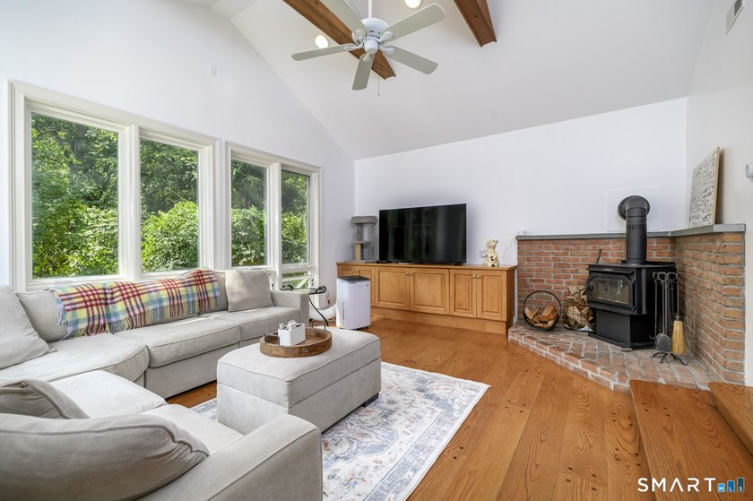Welcome to this sun-filled ranch offering breathtaking - photo 13