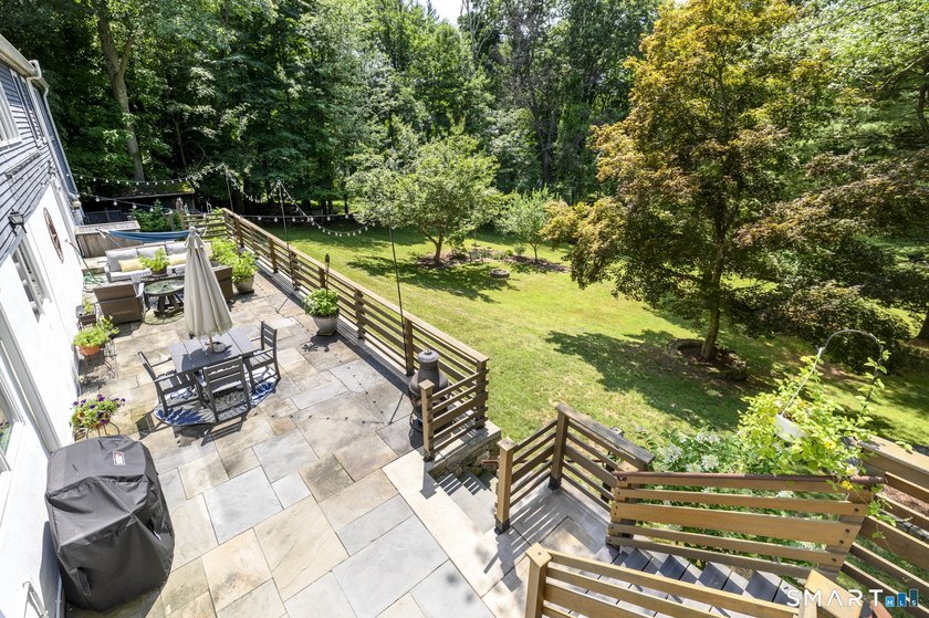 Welcome to this sun-filled ranch offering breathtaking - photo 32