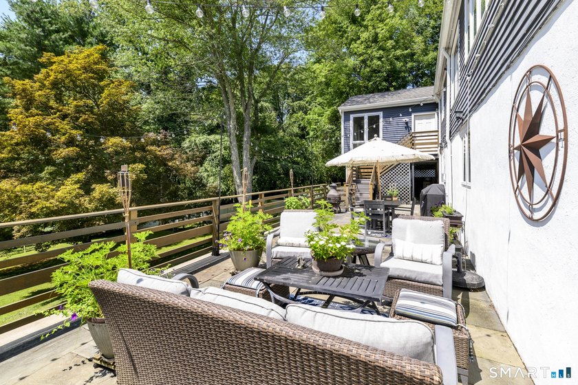 Welcome to this sun-filled ranch offering breathtaking - photo 34