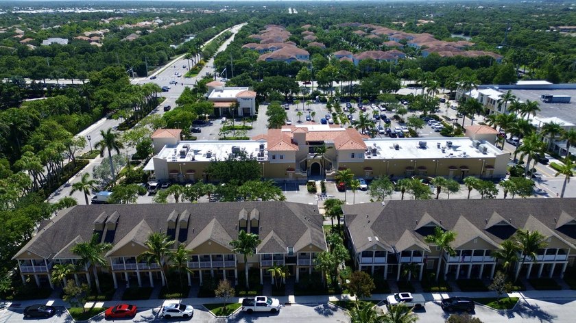 Highly sought after Sandpiper Cove Botanica townhome, In the - photo 37