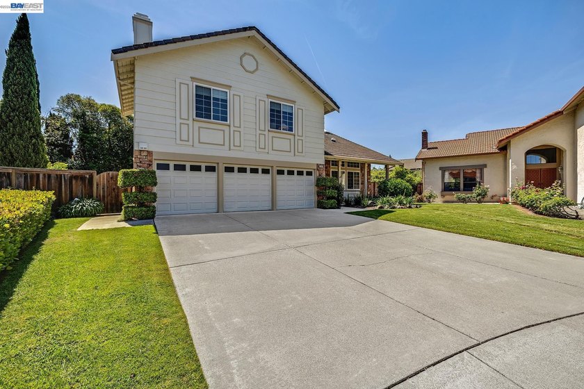 Beautiful Quail Run Home! 4 bedrooms, 3 baths, appx. 3,300 - photo 2