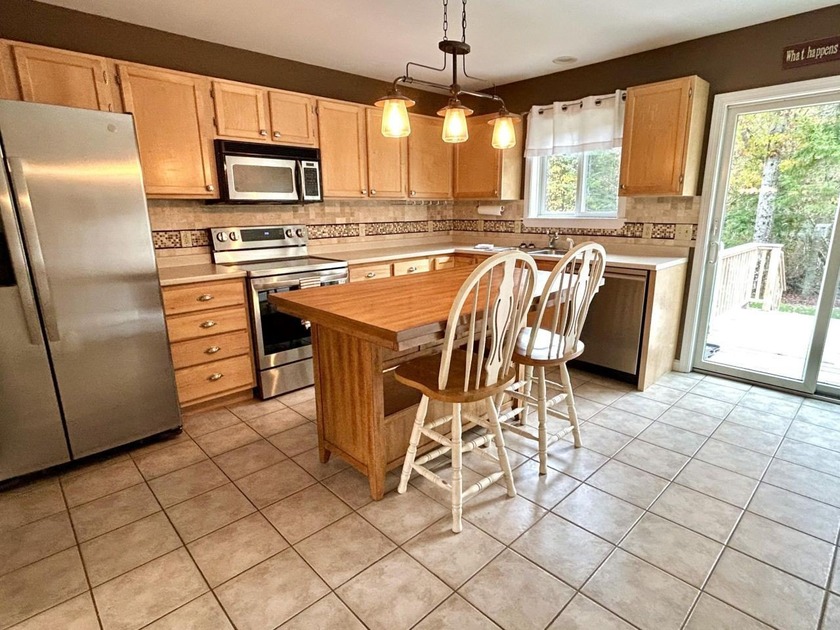 PRICE IMPROVEMENT on this lovely, single level home just 5+ - photo 7
