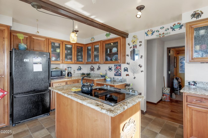 Ocean View 2 bedroom/2 bathroom home located in Depoe Bay, known - photo 16
