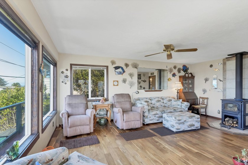 Ocean View 2 bedroom/2 bathroom home located in Depoe Bay, known - photo 20
