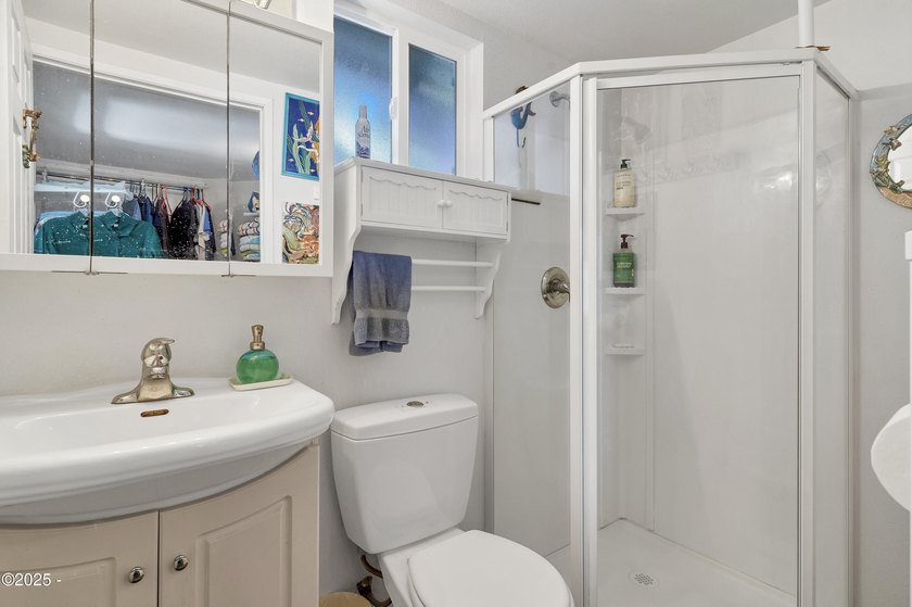 Ocean View 2 bedroom/2 bathroom home located in Depoe Bay, known - photo 26