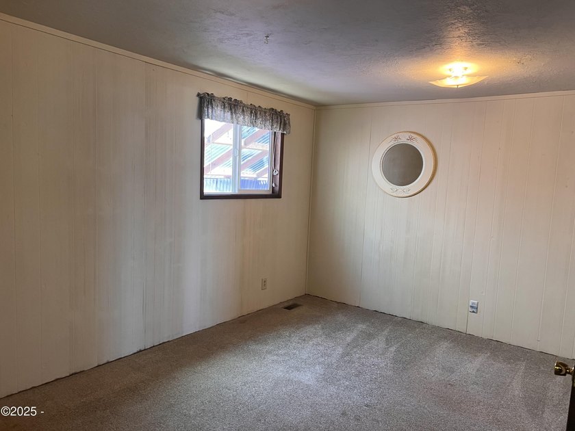Ocean View 2 bedroom/2 bathroom home located in Depoe Bay, known - photo 28