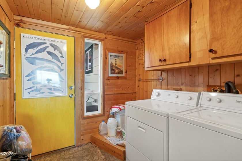 Ocean View 2 bedroom/2 bathroom home located in Depoe Bay, known - photo 30