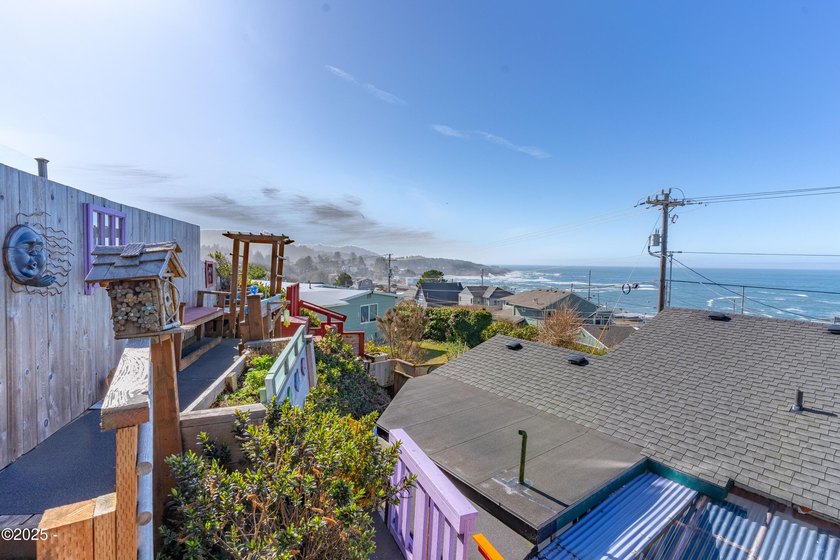 Ocean View 2 bedroom/2 bathroom home located in Depoe Bay, known - photo 36