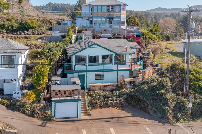 Ocean View 2 bedroom/2 bathroom home located in Depoe Bay, known - photo 41
