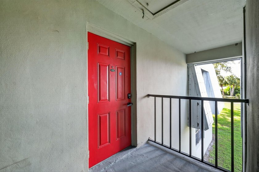 Exceptional one bedroom, one bath property with stone - photo 2