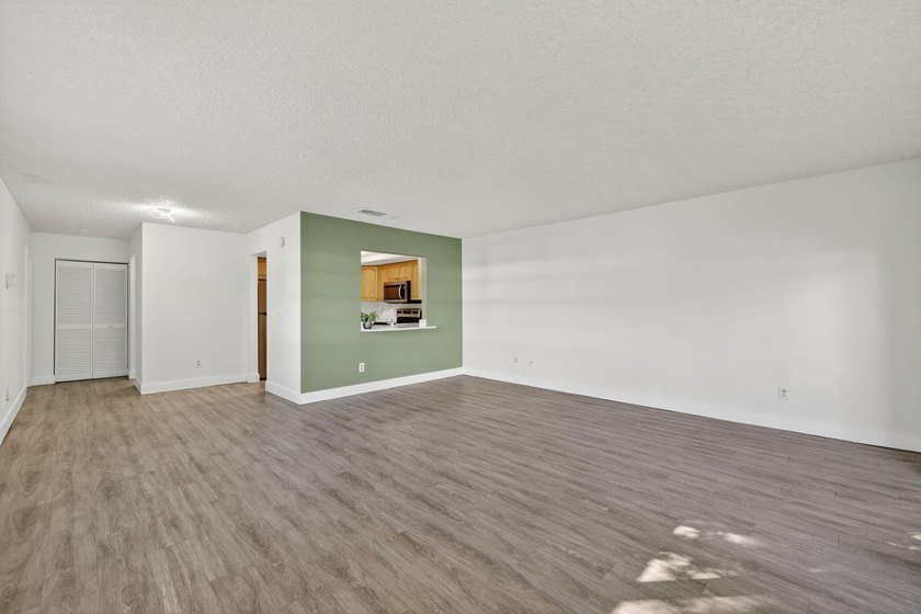 Exceptional one bedroom, one bath property with stone - photo 3