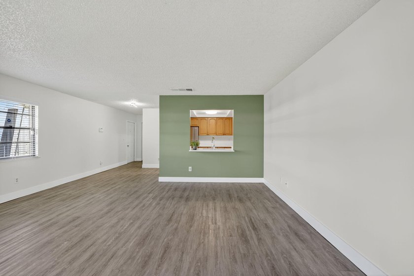 Exceptional one bedroom, one bath property with stone - photo 4
