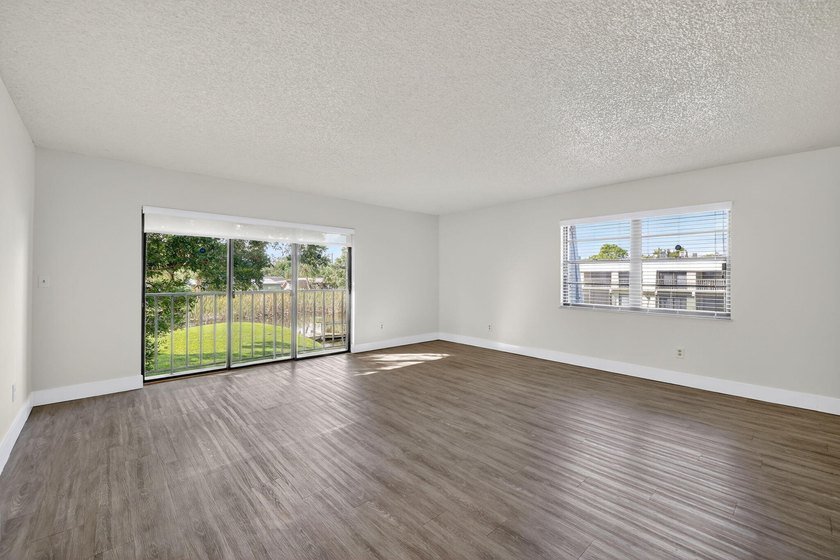 Exceptional one bedroom, one bath property with stone - photo 6