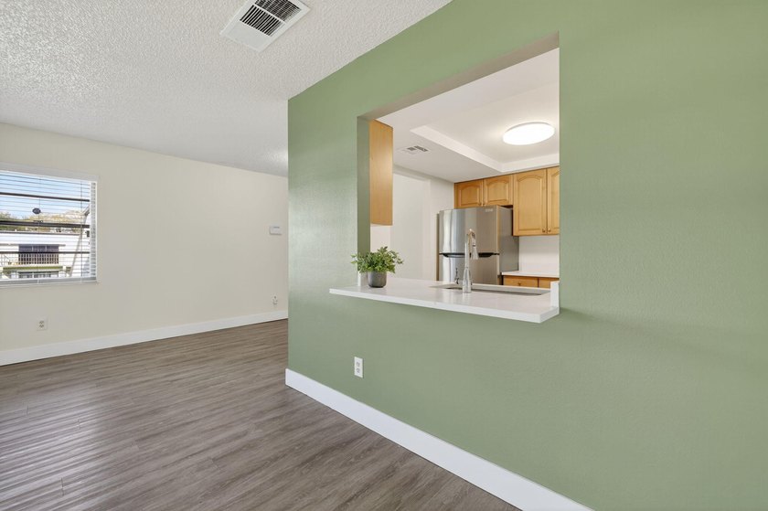 Exceptional one bedroom, one bath property with stone - photo 7