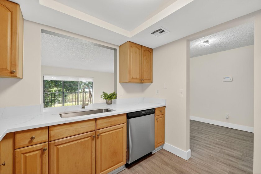 Exceptional one bedroom, one bath property with stone - photo 8