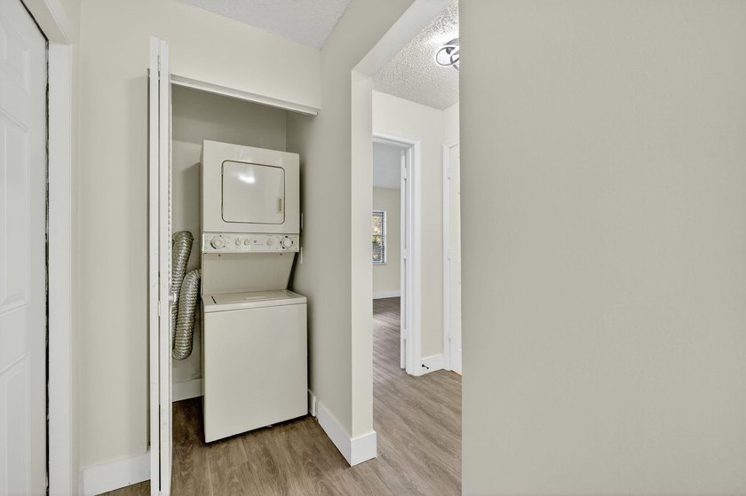 Exceptional one bedroom, one bath property with stone - photo 10