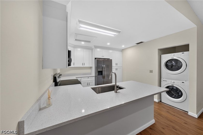 Welcome to easy Florida living in the desirable Foxmoor - photo 8