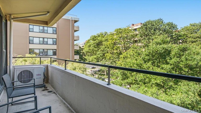 Move right into this beautifully renovated 1-bedroom, 1-bath - photo 17