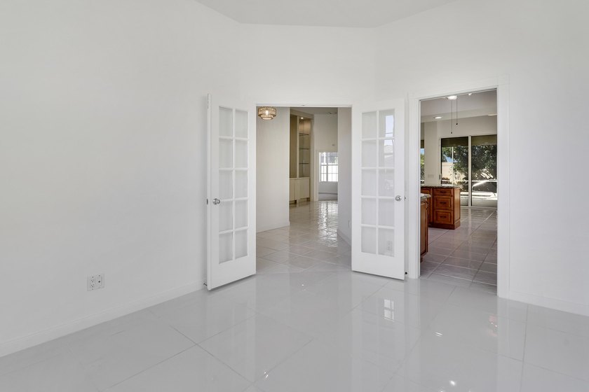 Light, bright, and move-in ready, this immaculate home offers a - photo 20