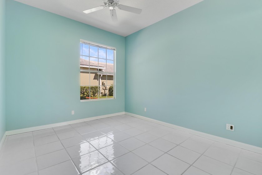Light, bright, and move-in ready, this immaculate home offers a - photo 21