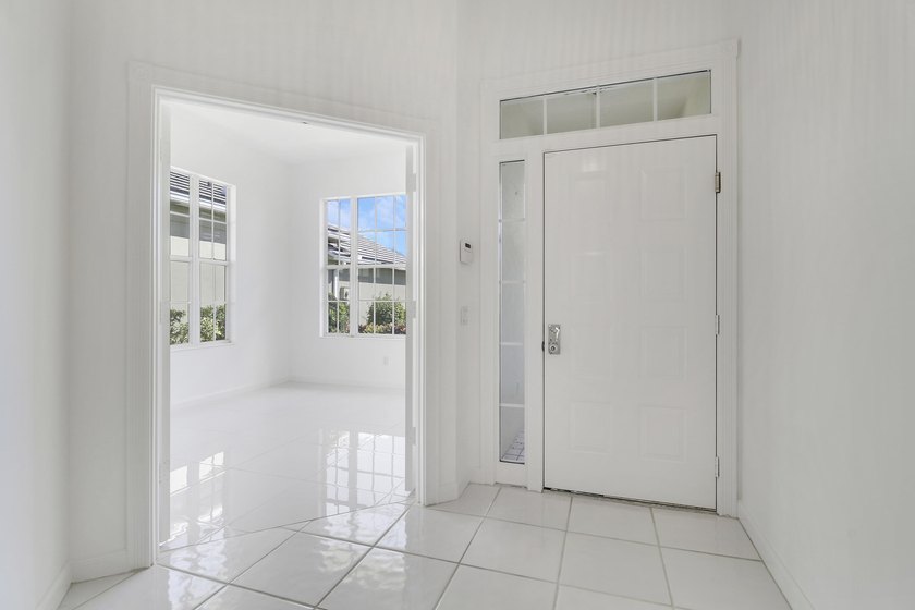 Light, bright, and move-in ready, this immaculate home offers a - photo 23