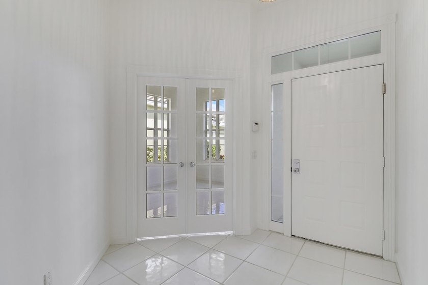 Light, bright, and move-in ready, this immaculate home offers a - photo 24