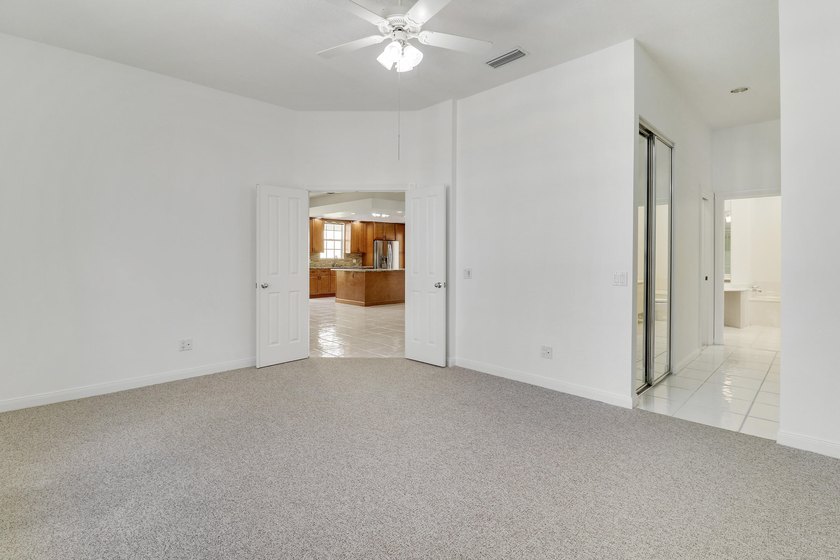 Light, bright, and move-in ready, this immaculate home offers a - photo 25