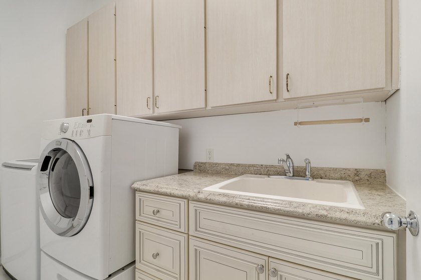 Light, bright, and move-in ready, this immaculate home offers a - photo 34