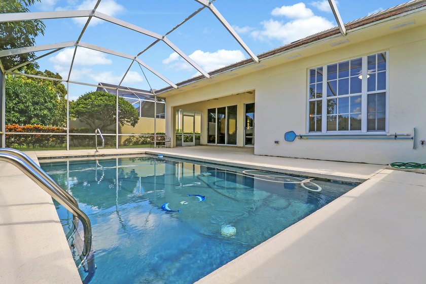 Light, bright, and move-in ready, this immaculate home offers a - photo 36