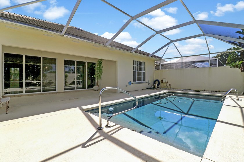 Light, bright, and move-in ready, this immaculate home offers a - photo 38