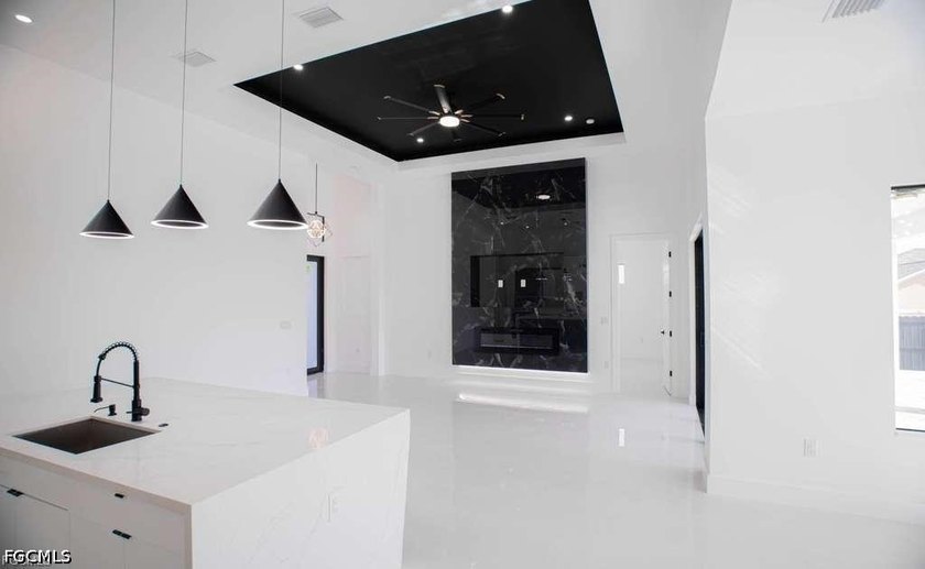 Stunning new construction home on a corner lot with a private - photo 4