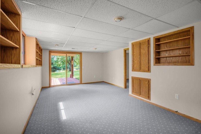 Enjoy easy, single-level living in this beautifully maintained - photo 12