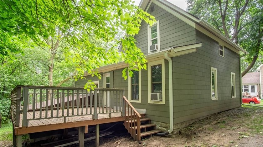 Excellent investment opportunity in this thoughtfully maintained - photo 17