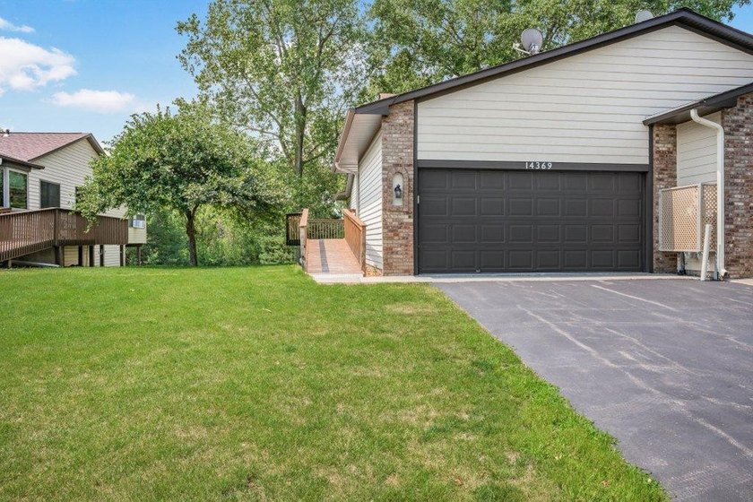 Enjoy easy, single-level living in this beautifully maintained - photo 19