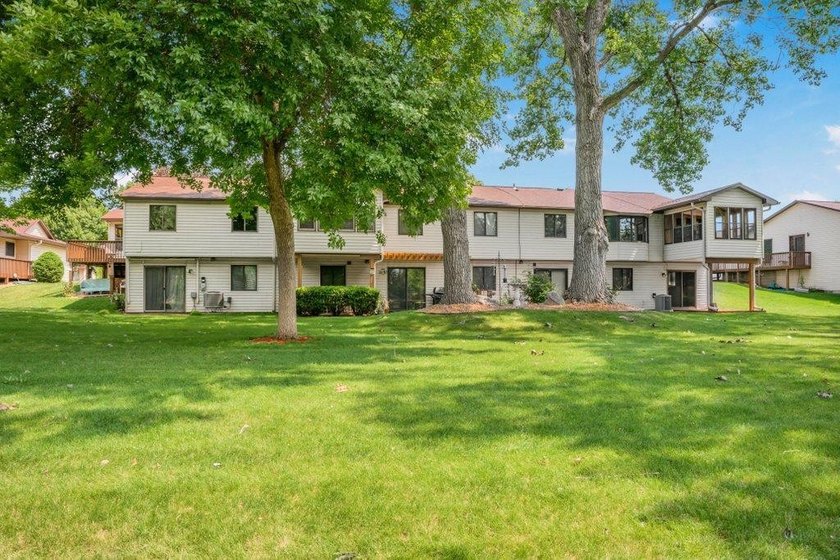 Enjoy easy, single-level living in this beautifully maintained - photo 22
