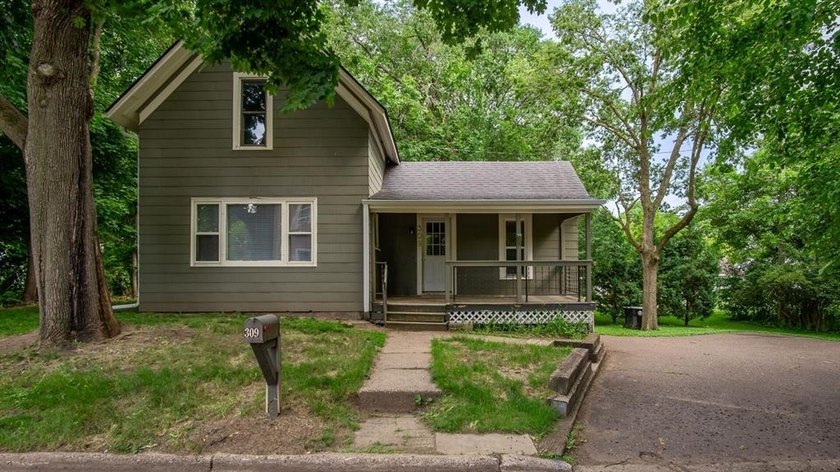 Excellent investment opportunity in this thoughtfully maintained - photo 24