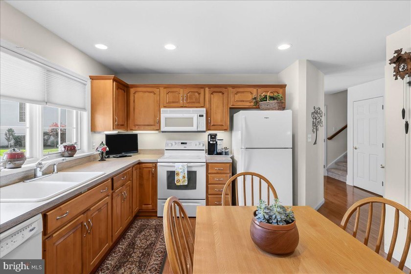 Welcome to this beautifully maintained home in the desirable - photo 3