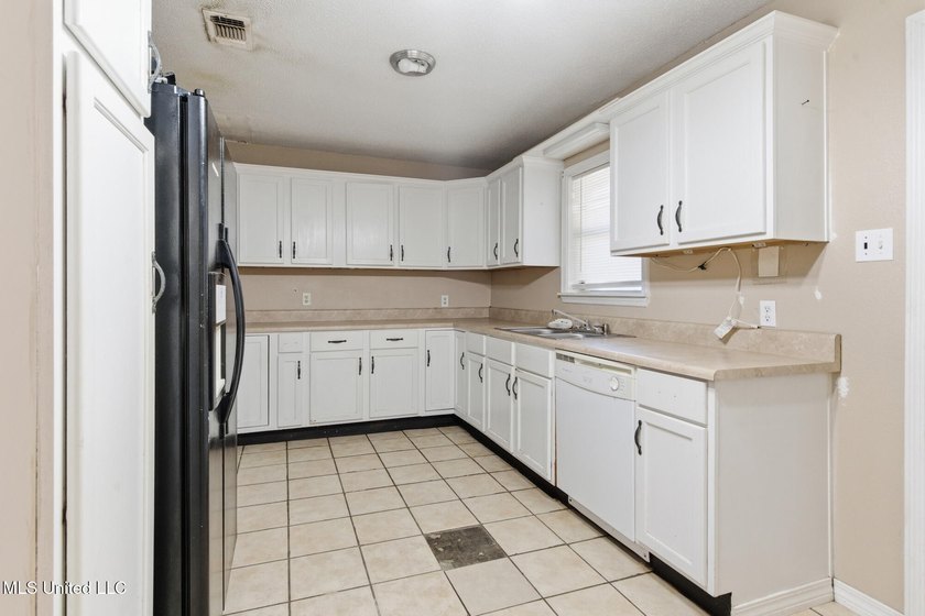 Don't miss your opportunity to own this charming 2-bedroom - photo 8