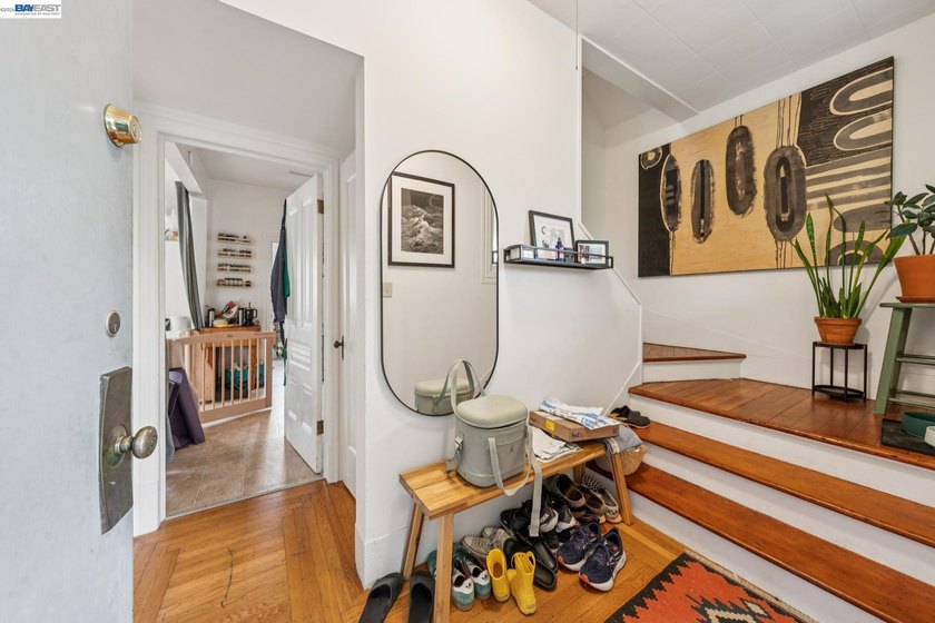 Surrounded by an abundant orchard, this sunny Bay Area Edwardian - photo 4