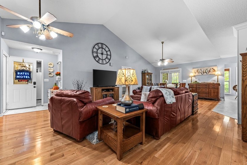 ONE LEVEL RANCH in EXCELLENT CONDITION in AWESOME LAKE - photo 18