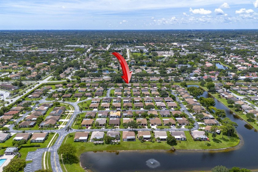 This charming 2-bedroom, 2-bath single-family home offers - photo 6